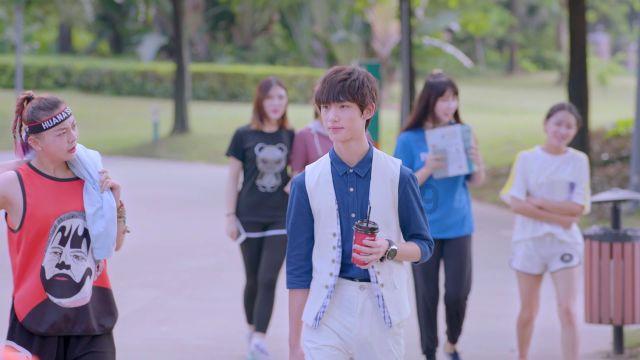 救援白色小猫