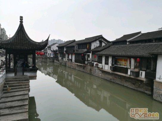 如果你是踩踏事故中的门店老板，你会开门吗？为什么？游戏画面